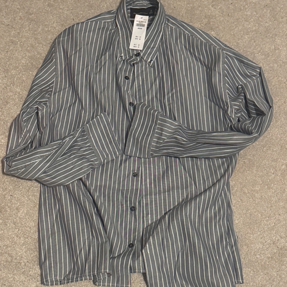 Abercrombie & Fitch Men's Grey and White Striped Shirt